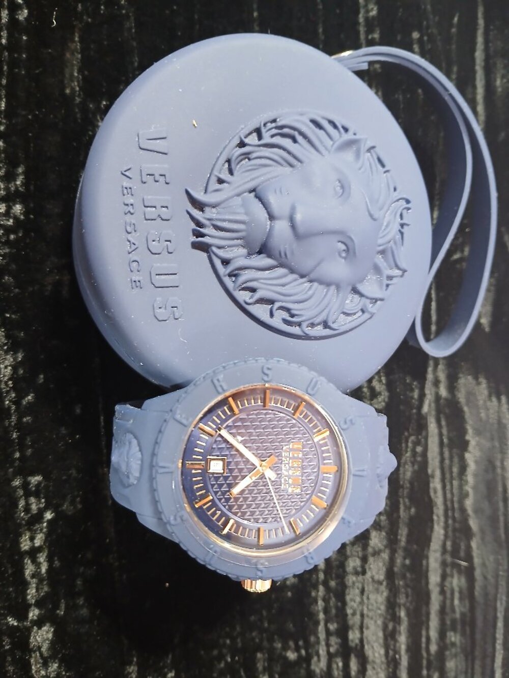 VERSUS BY VERSACE WOMENS BLUE SILICONE DATE WATCH with CASE RARE AUTHENTIC